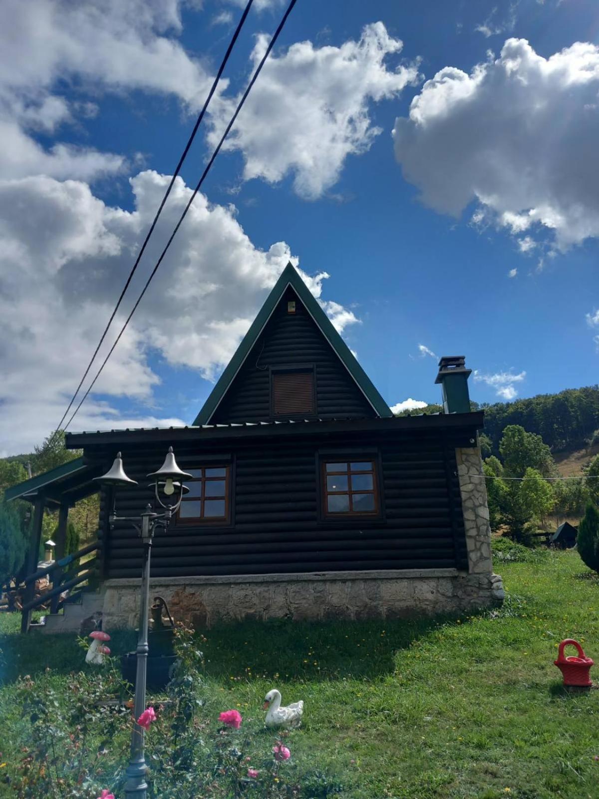 Romantika Savnik Luaran gambar